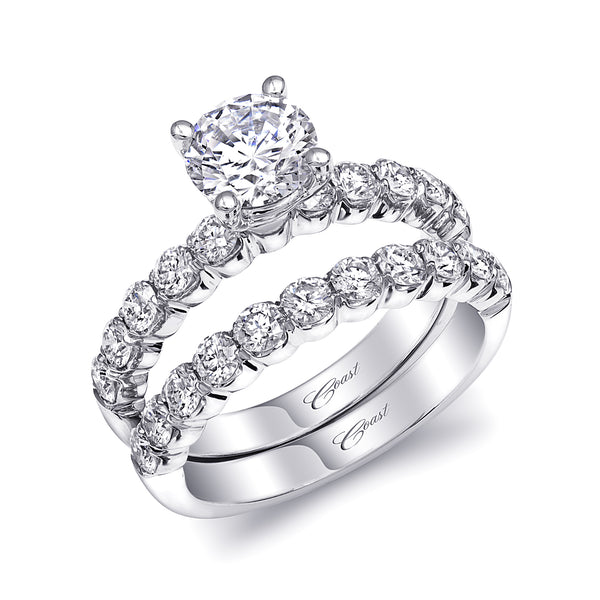 Timeless Wedding Set With Fishtail Set Diamonds